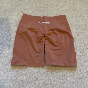 Alphalete Amplify Shorts: Mandarin